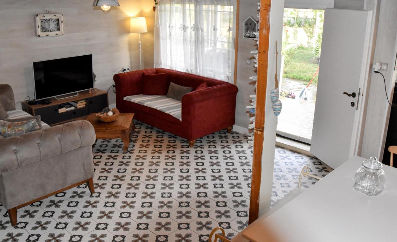 Beachfront, Tirana Guest House Velipojë Dış mekan fotoğraf